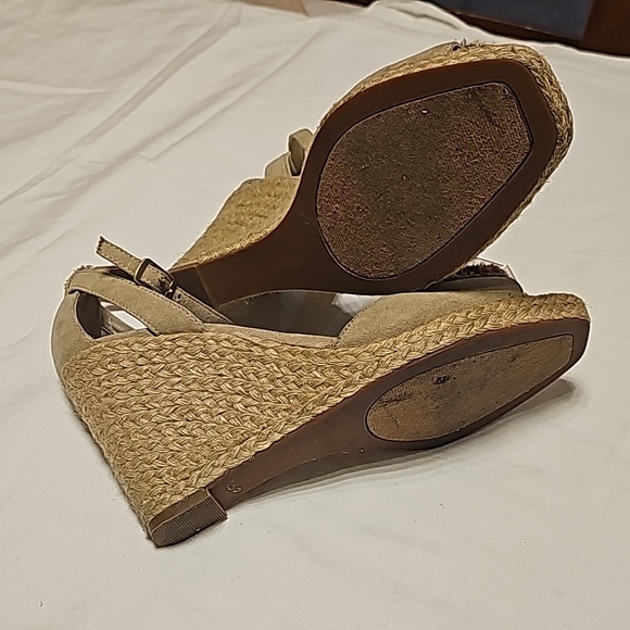 ⬇️Bundle  of 2 for 15$🍁Ellen Tracy Sandals Canvas Wedges Size 7M - Picture 8 of 9